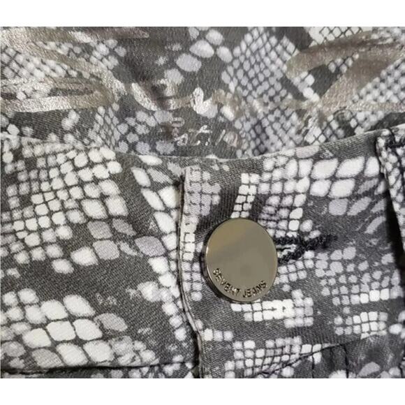 Seven7 High Rise Skinny Jeans Neutral Snake Print Size 10 - Picture 4 of 5